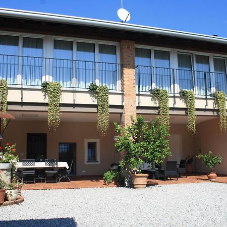 Cascina San Martino Bed & Breakfast Passirano ภายนอก รูปภาพ