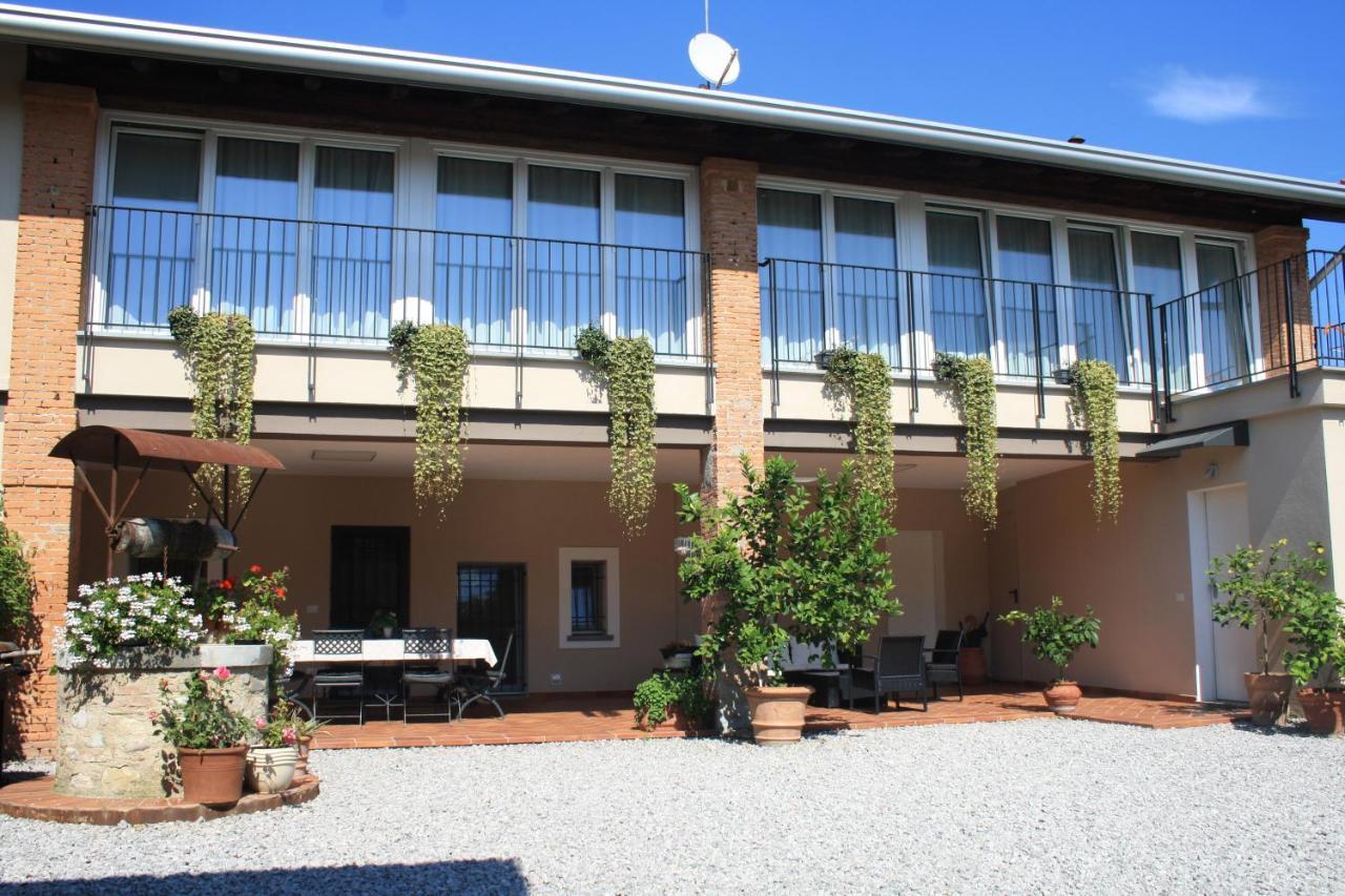 Cascina San Martino Bed & Breakfast Passirano ภายนอก รูปภาพ