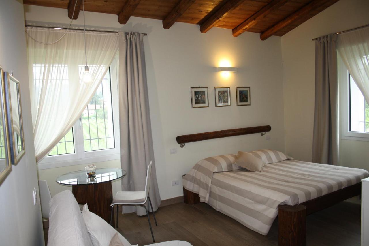 Cascina San Martino Bed & Breakfast Passirano ภายนอก รูปภาพ