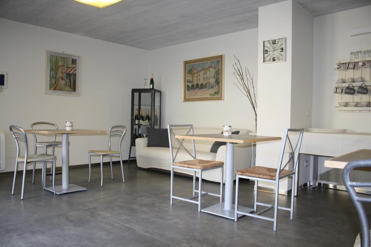 Cascina San Martino Bed & Breakfast Passirano ภายนอก รูปภาพ
