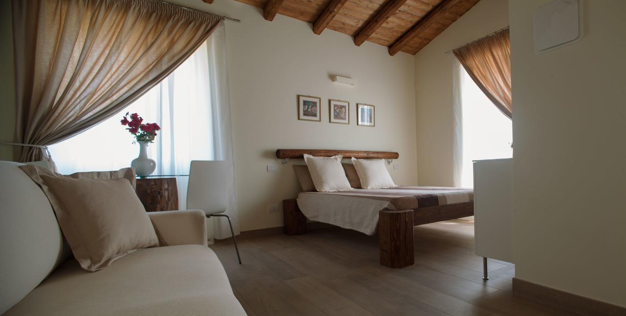 Cascina San Martino Bed & Breakfast Passirano ภายนอก รูปภาพ