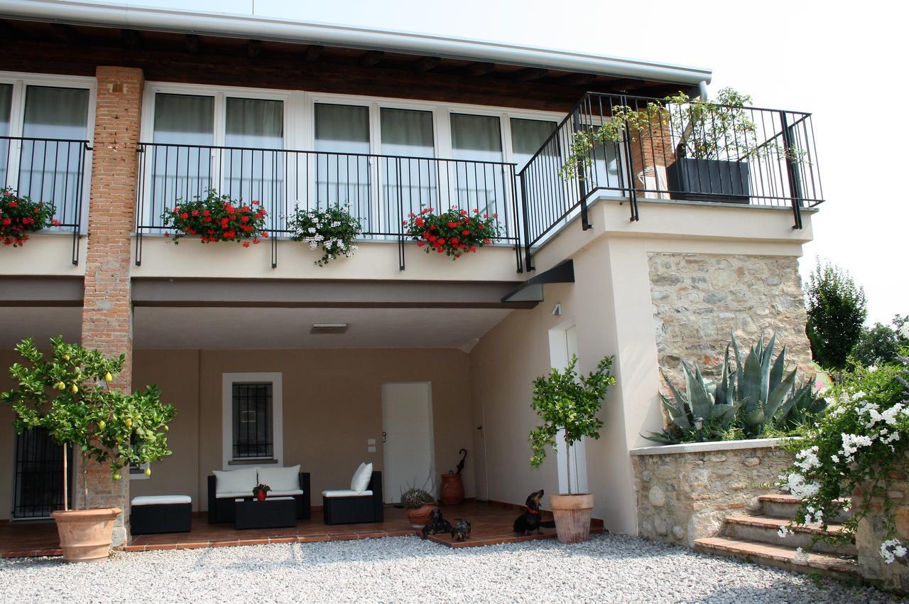Cascina San Martino Bed & Breakfast Passirano ภายนอก รูปภาพ