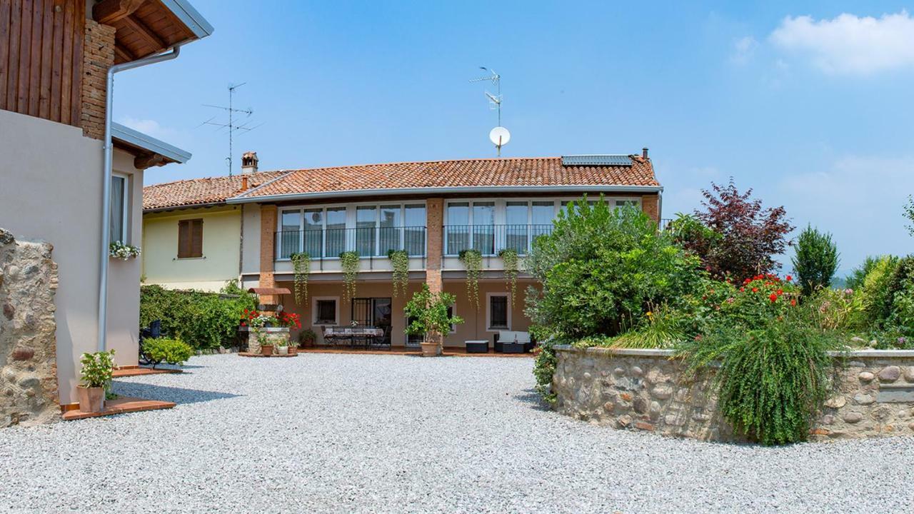 Cascina San Martino Bed & Breakfast Passirano ภายนอก รูปภาพ