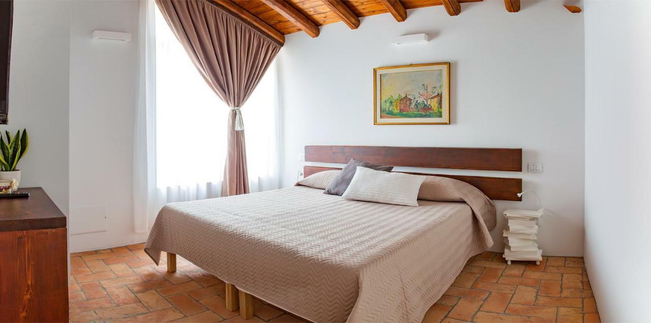 Cascina San Martino Bed & Breakfast Passirano ภายนอก รูปภาพ